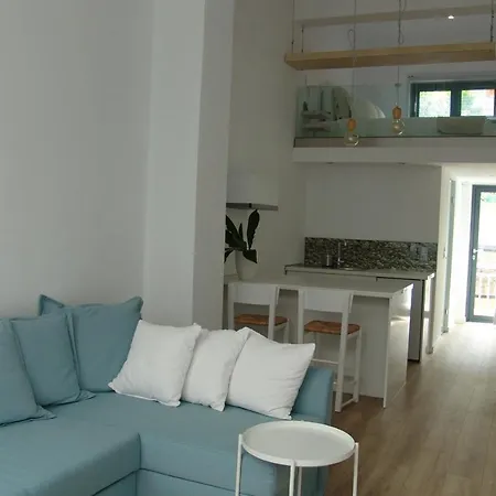 شقة Sixteen Seasons House *