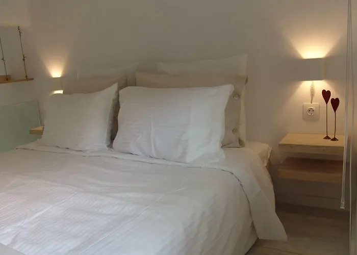 Апартаменты Sixteen Seasons House *